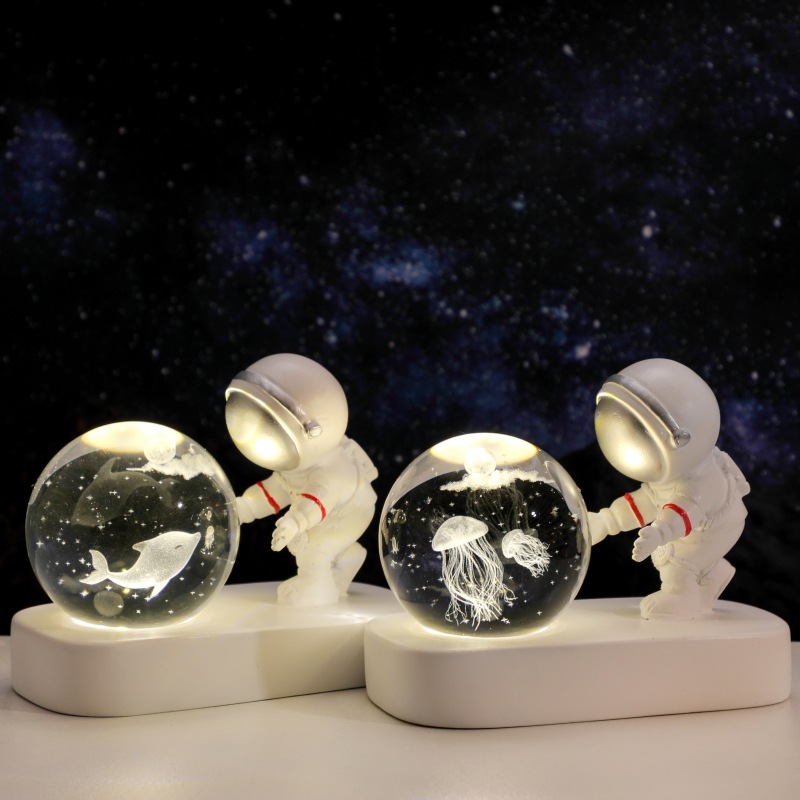 Astronaut Crystal Ball Night Light – 3D Engraved LED Desk Decor