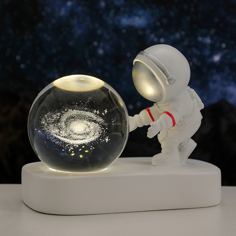 Astronaut Crystal Ball Night Light – 3D Engraved LED Desk Decor