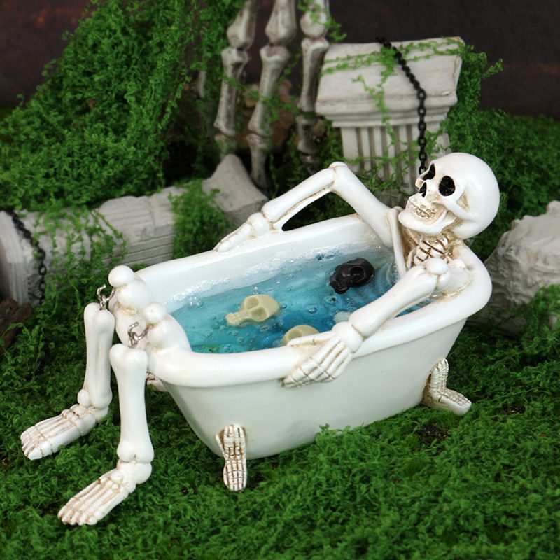 skull-02.jpg Bathtub Skull Flower Pot - Resin Garden Skull Planter Gothic Halloween Plant Pot for Outdoor Decor