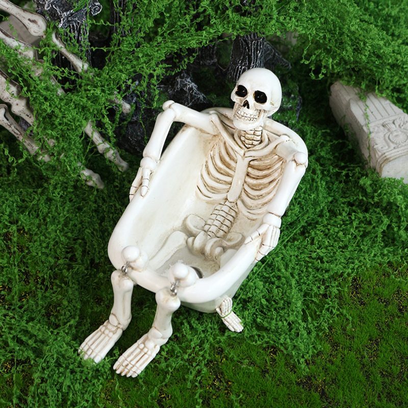 skull-04.jpg Bathtub Skull Flower Pot - Resin Garden Skull Planter Gothic Halloween Plant Pot for Outdoor Decor